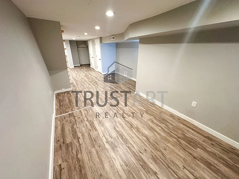 2406 E Allegheny Ave — Photo 19