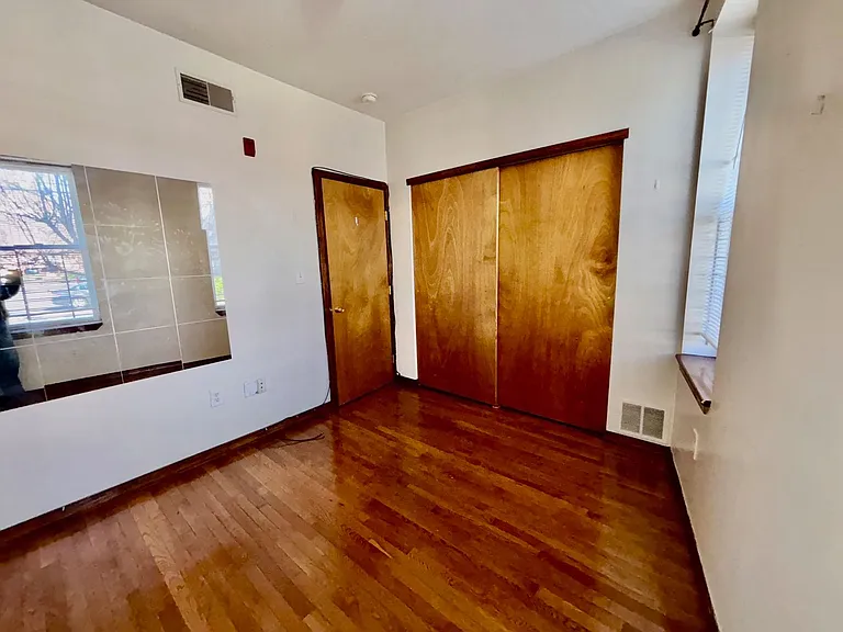1003 S 3rd St — Photo 5