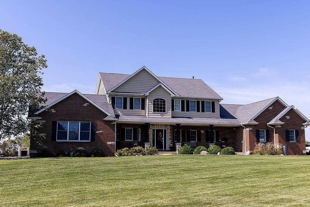 12747 Harrold Point Rd, Wapella, IL 61777 | Zillow