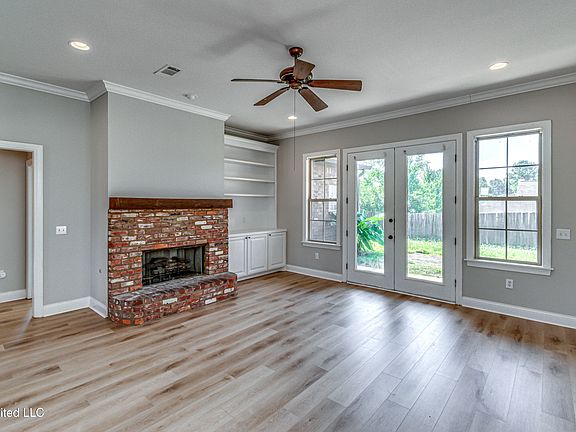 5th image of 991 N Azalea Dr