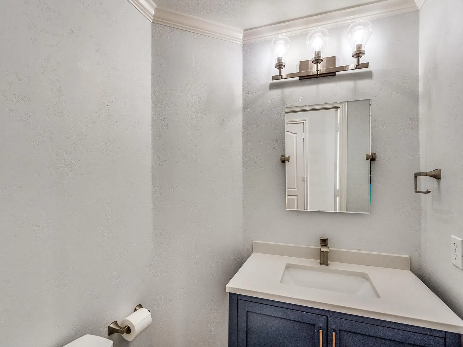 4 bed, 3.5 bath, 3195 sqft, $3,450 — Photo 4