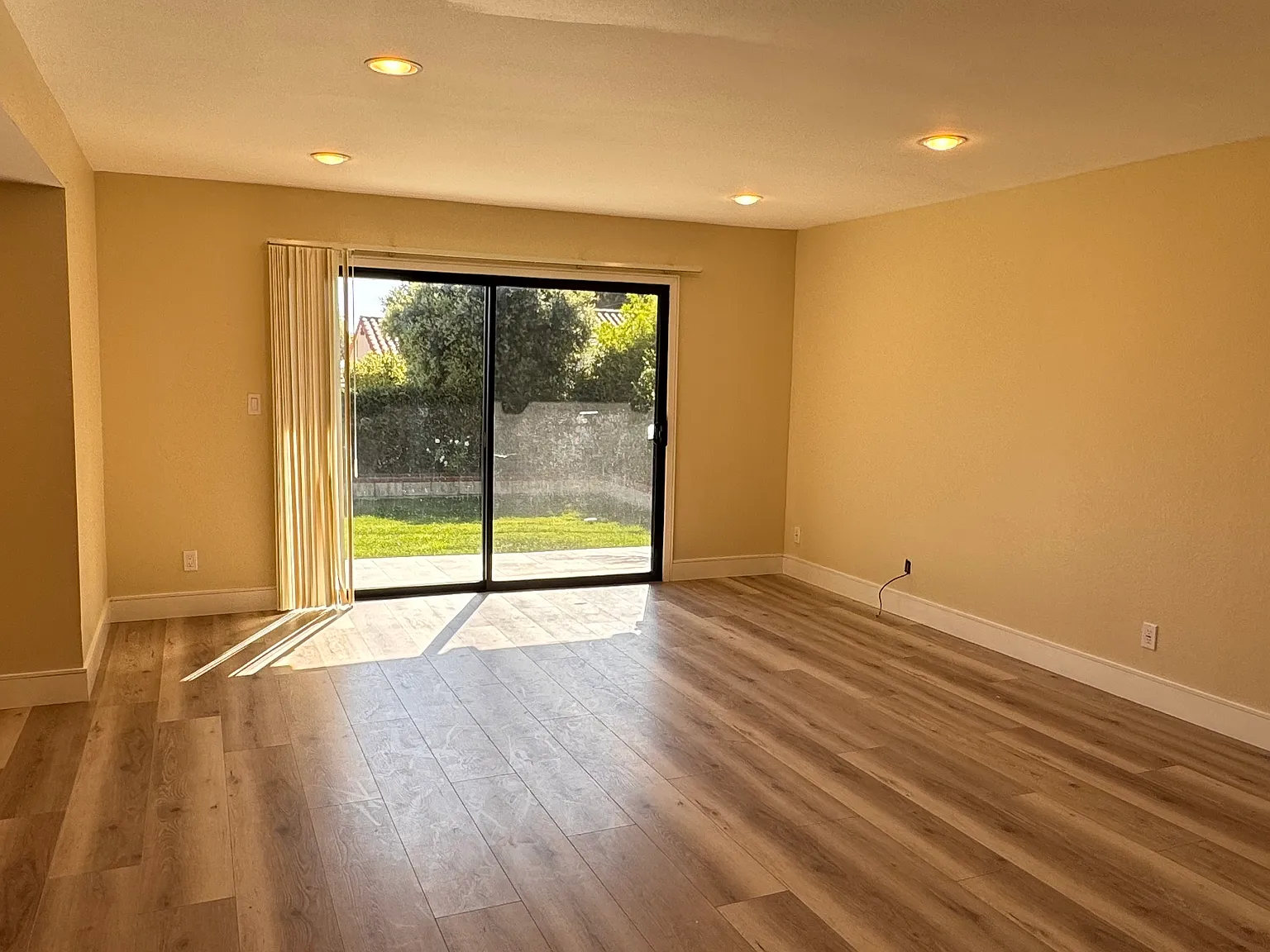4 bed, 2676 sqft, $7,200 — Photo 4