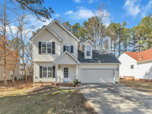 112 Wellspring Dr, Holly Springs, NC 27540