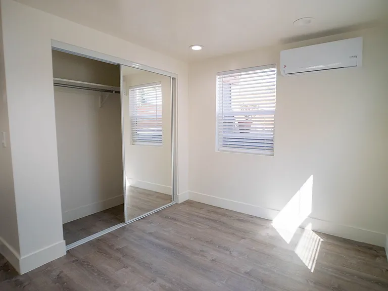 The Plaza House — Photo 9