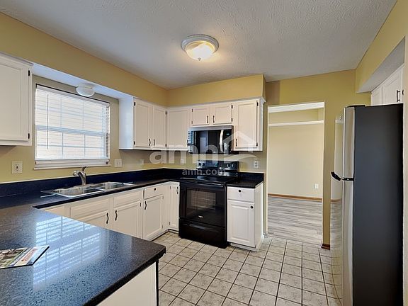 3rd image of 2650 Willowgate Rd