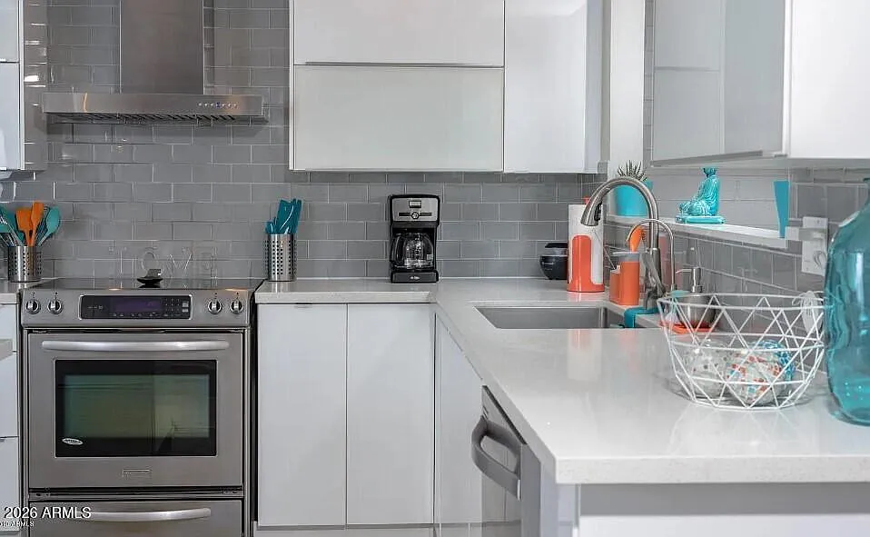 3 bed, 2.0 bath, 1472 sqft, $2,700 — Photo 3