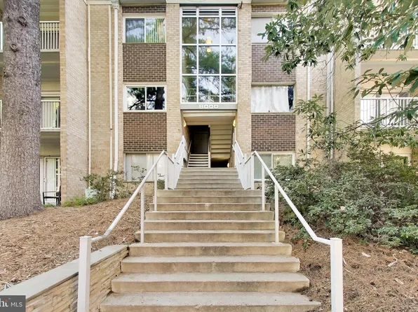 8000 Chanute Pl APT 15, Falls Church, VA 22042