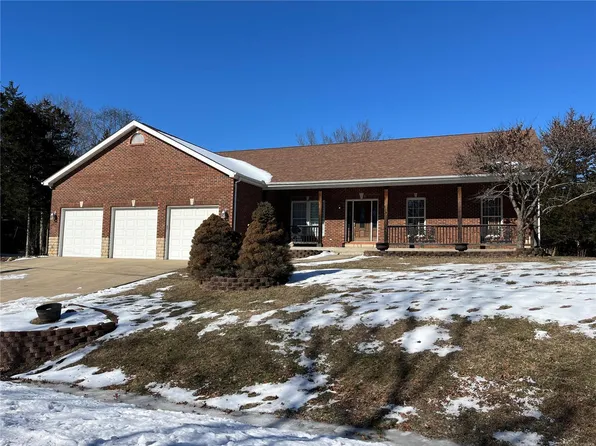 2307 W Squire Rd, Lake Sherwood, MO 63357