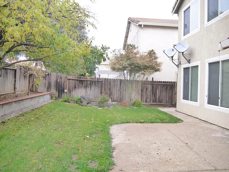 2442 Colby Ct — Photo 24