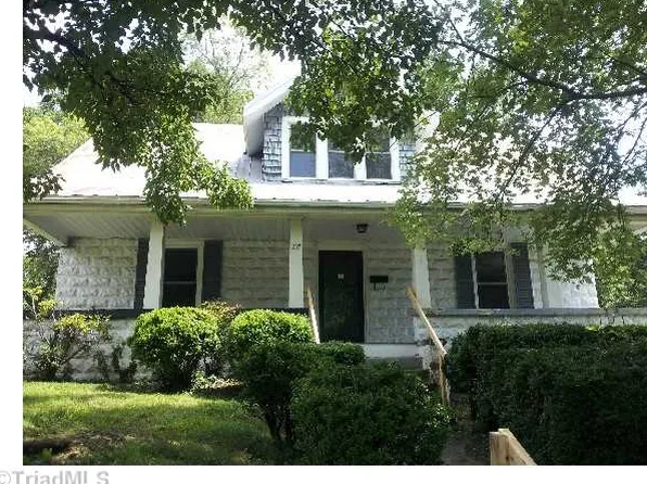 237 E Poplar St, Mount Airy, NC 27030