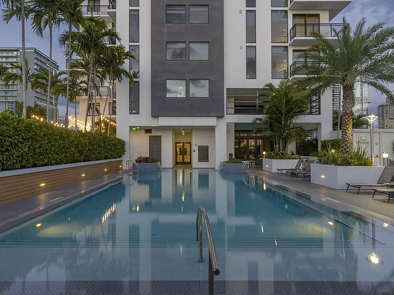 Maizon Brickell — Photo 46