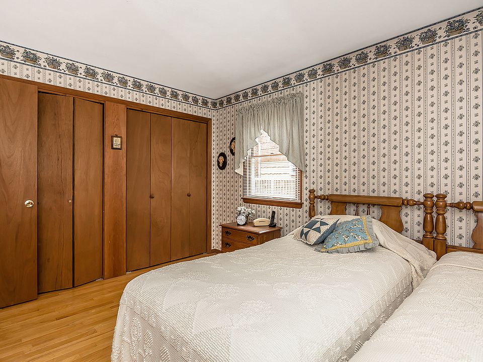 2nd image of 21 Cedar Ave
