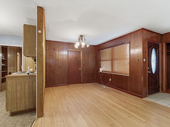 5th image of 135 Peach Tree Cir