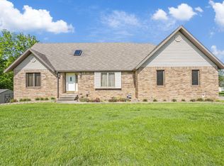 1109 Highland Dr, Aurora, MO 65605