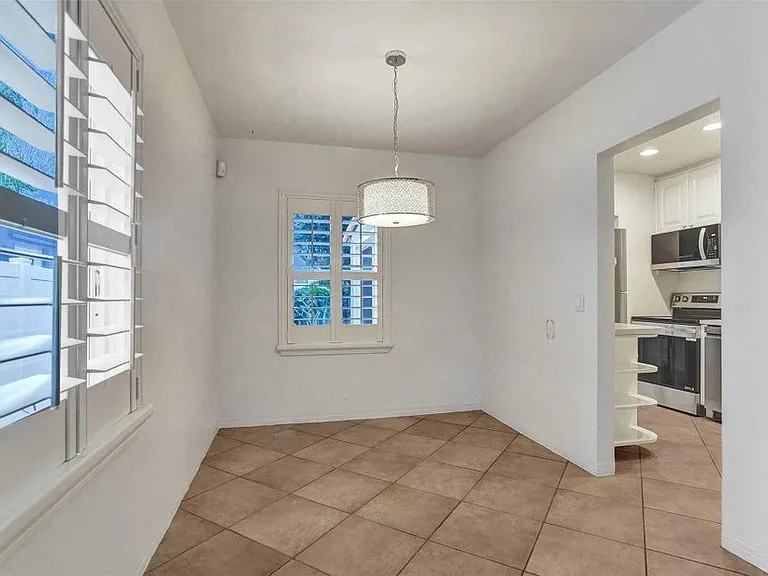 1316 NE 2nd Ave — Photo 4