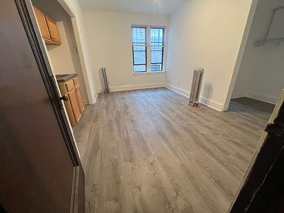 2nd image of 2400 W Wilson Ave APT 108