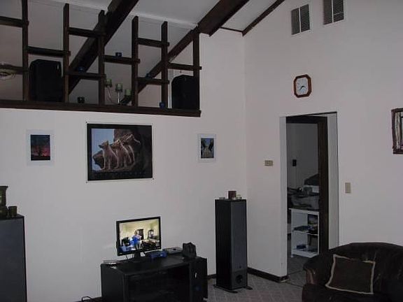 4th image of 223 Highlander Dr #B
