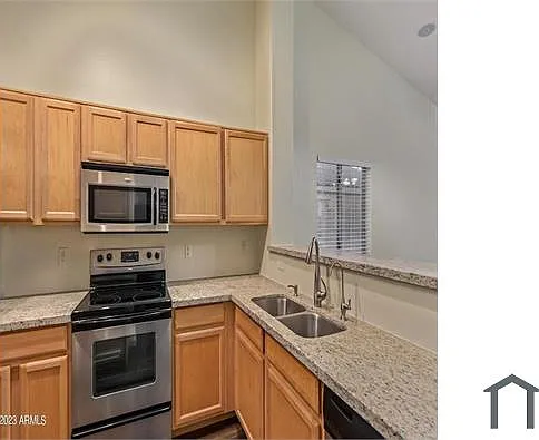 3 bed, 1301 sqft, $1,900 — Photo 2