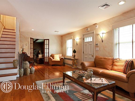 4th image of 180 N Suffolk Ave