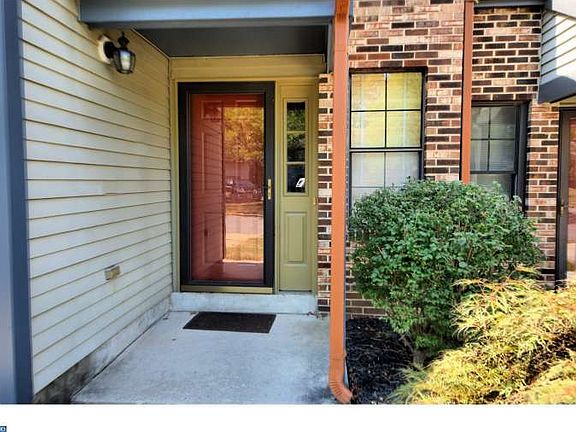 3rd image of 15 Charlene Ct