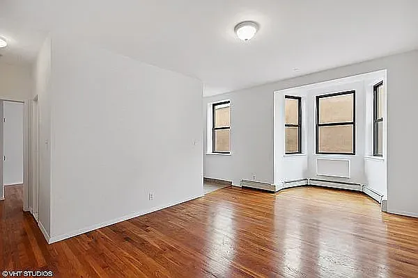 546 Henry St #4B