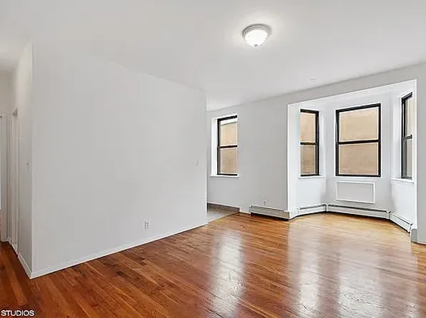 546 Henry Street image 1 of 6