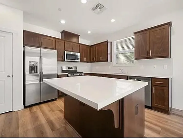536 Spyglass Cir — Photo 3