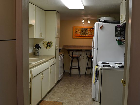 Kitchen with dishwasher