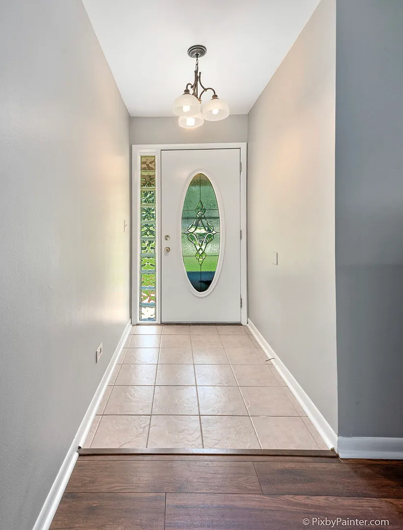 2 bed, 922 sqft, $2,350 — Photo 2
