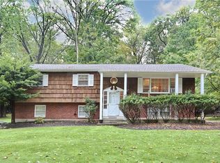24 Moccasin Pl, Monsey, NY 10952
