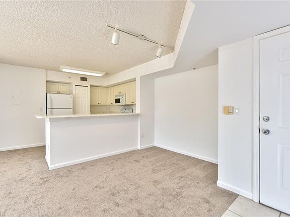 3rd image of 1190 Wildwood Lakes Blvd APT 203