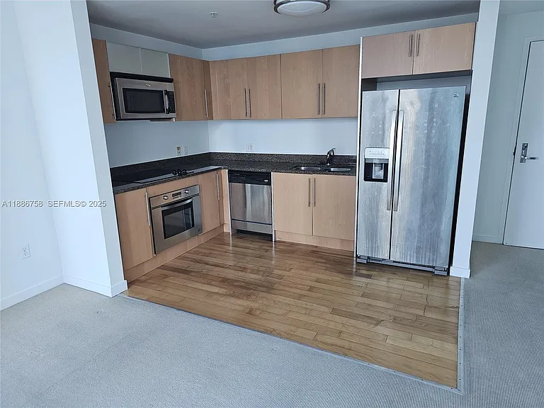 300 S Biscayne Blvd — Photo 3