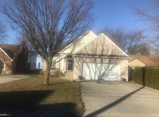 8018 Anchor Bay Dr, Algonac, MI