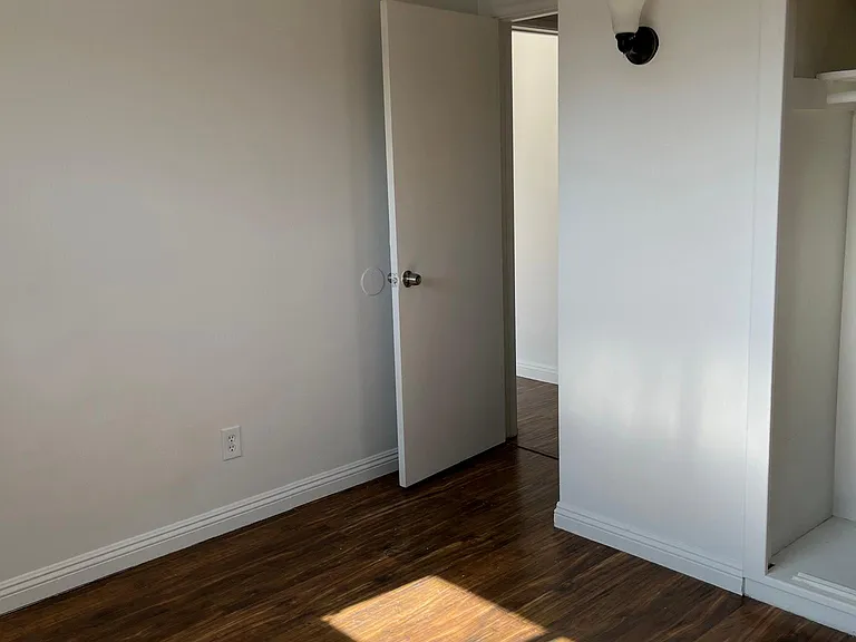 732 Illinois St — Photo 13