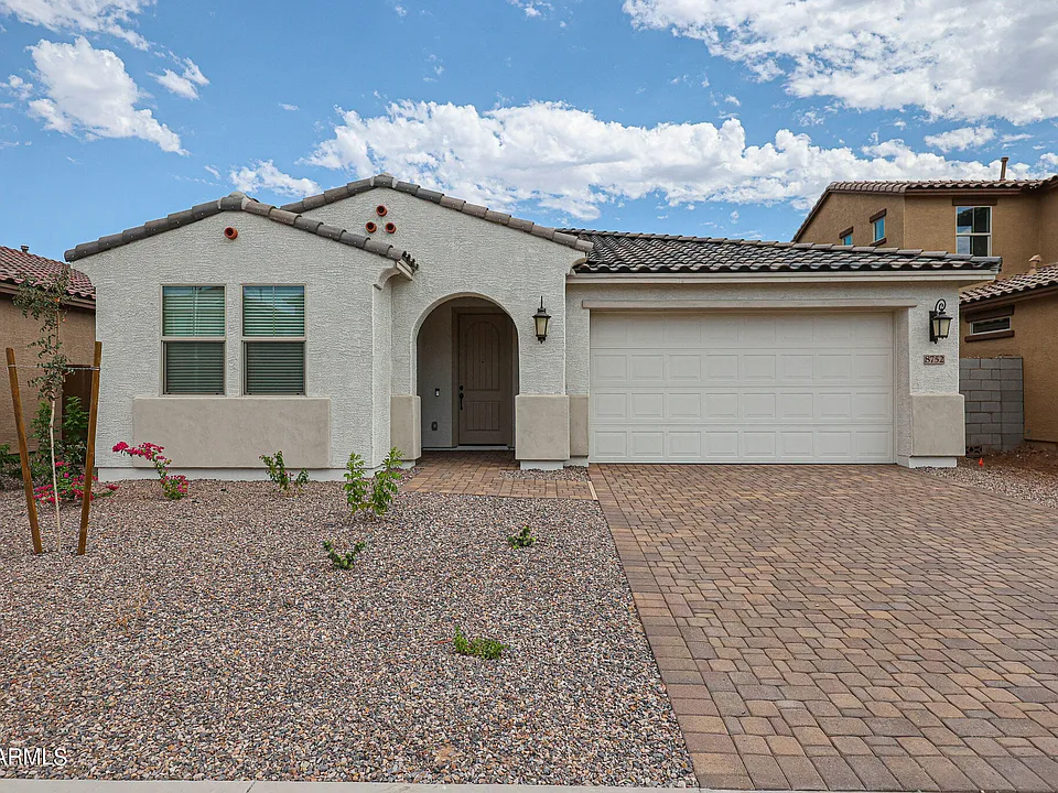 8752 W Medlock Dr