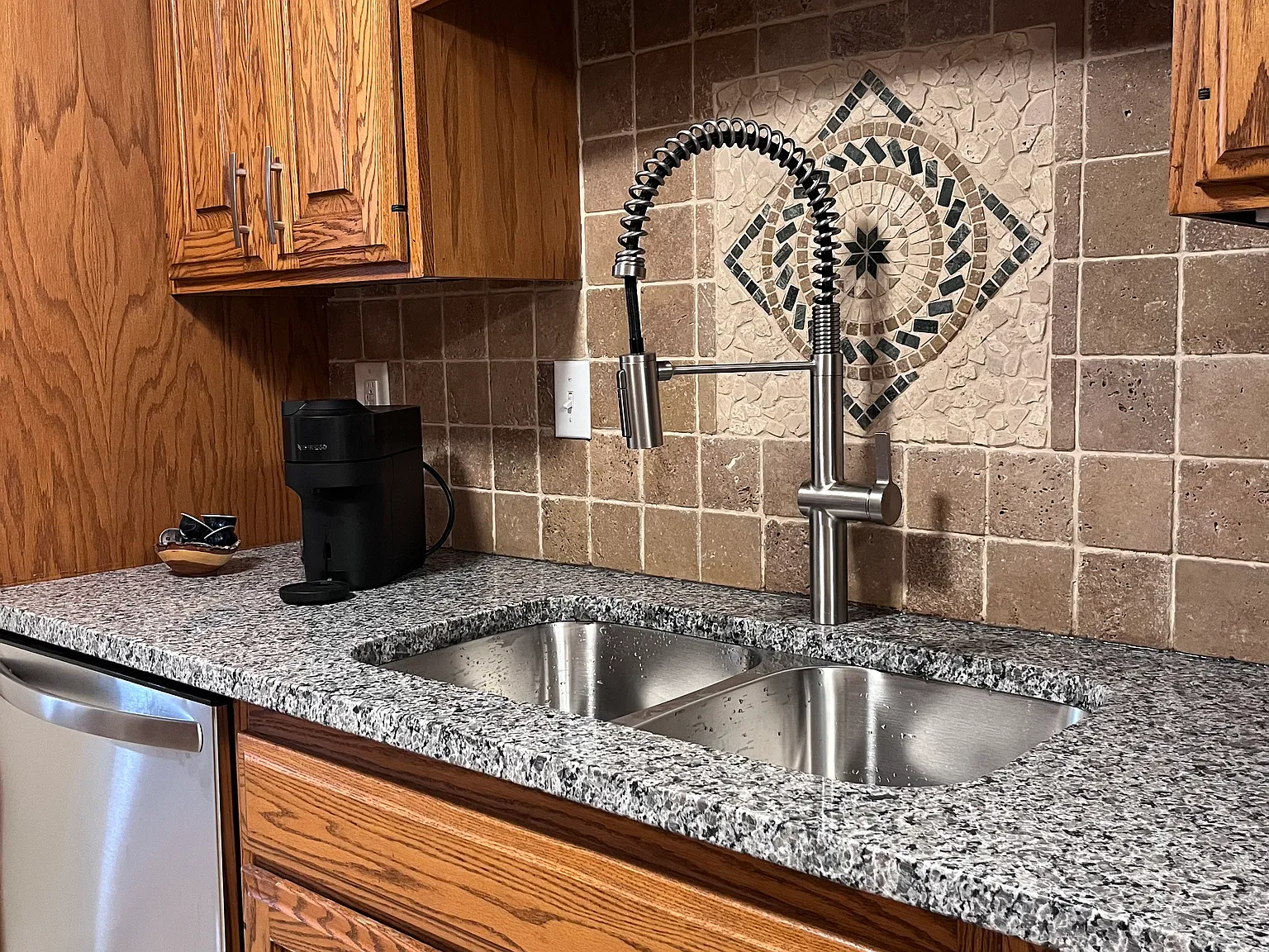 2 bed, 1052 sqft, $2,550 — Photo 4