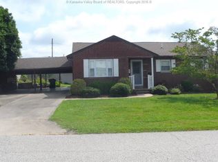 410 Dudding Ave, Hurricane, WV 25526