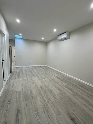 Rented by R New York | media 24