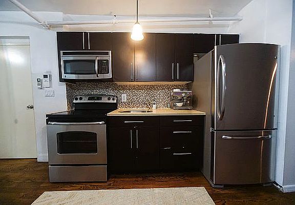 4th image of 147 Grand St #2EE