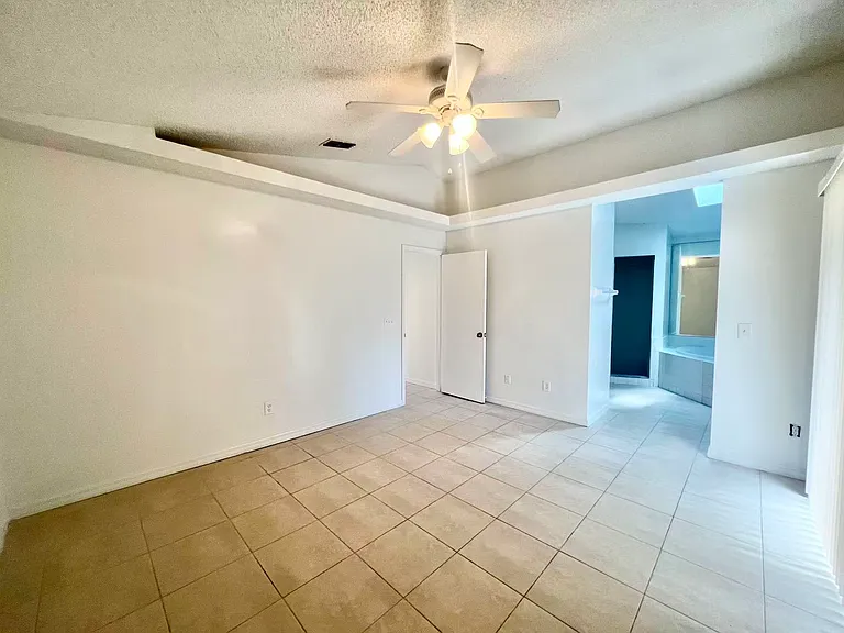 464 Spreading Oak Cir — Photo 15