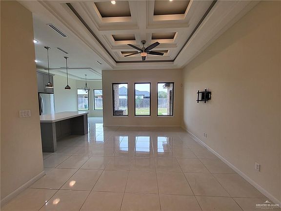 4th image of 1367 Garden Dr
