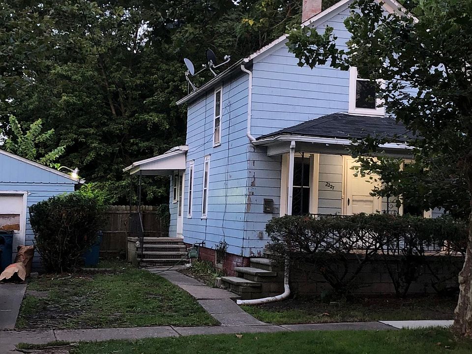 1st image of 2227 Oakdale Ave