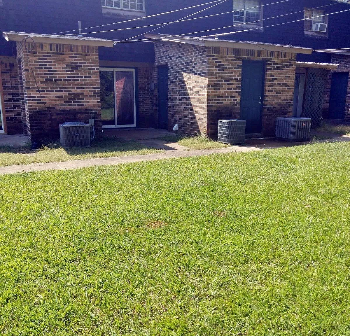 2 bed, 1.5 bath, 875 sqft, $850 — Photo 2