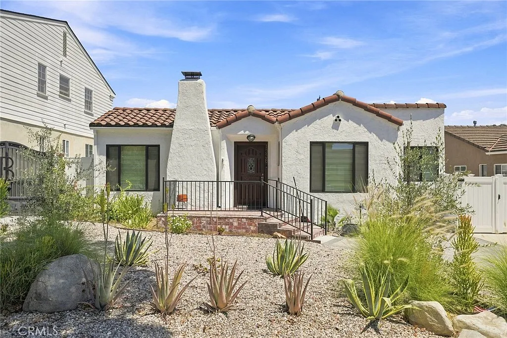 3 bed, 1637 sqft, $5,950 — Photo 1