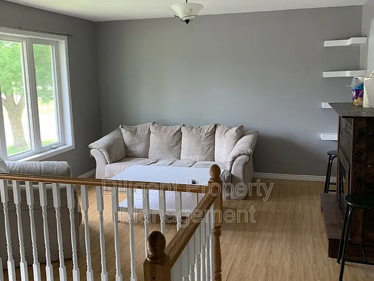 588 Howden St #6 — Photo 16