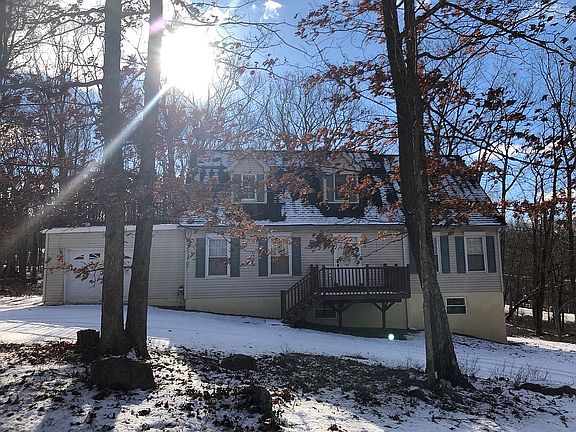 2nd image of 98 Surrey Ln #House
