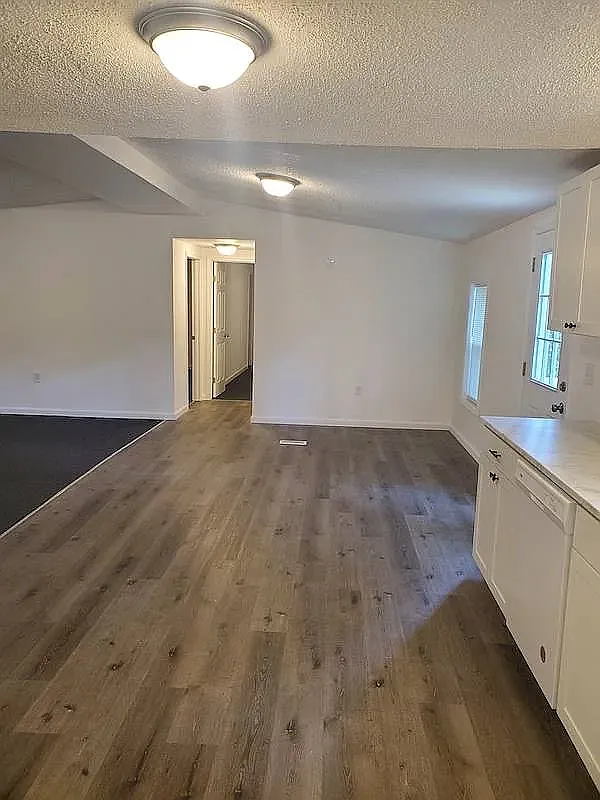 3 bed, 1705 sqft, $1,400 — Photo 3