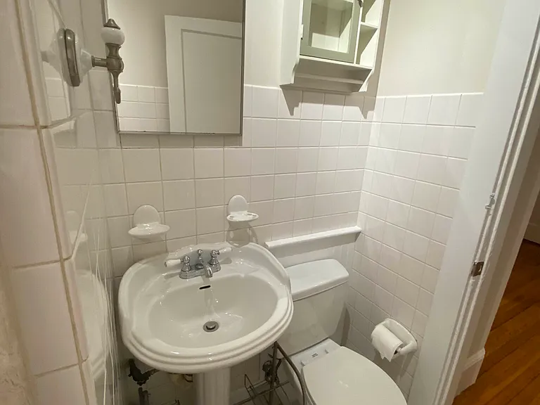 24 Chiswick Rd #8 — Photo 11
