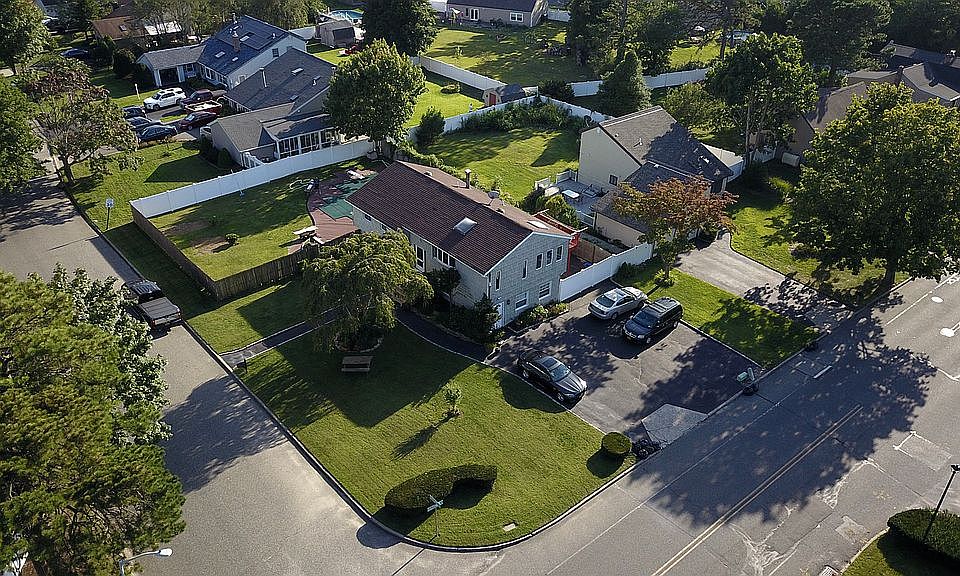 1st image of 2 Narragansett Ave