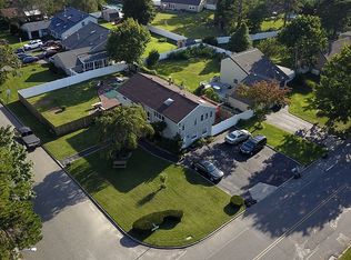 2 Narragansett Ave, Medford, NY 11763